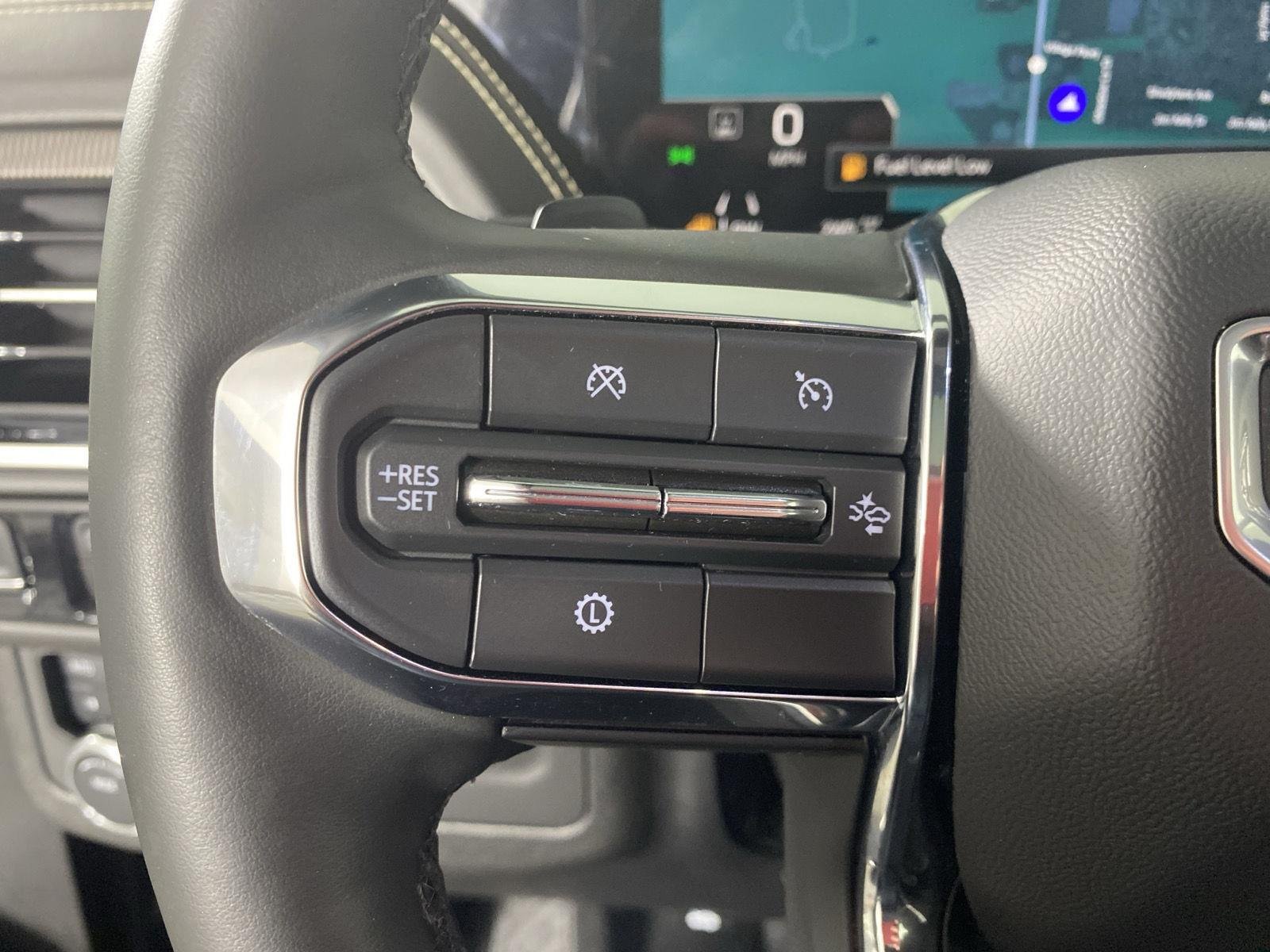 Used 2025 Onyx Black GMC Elevation image 23