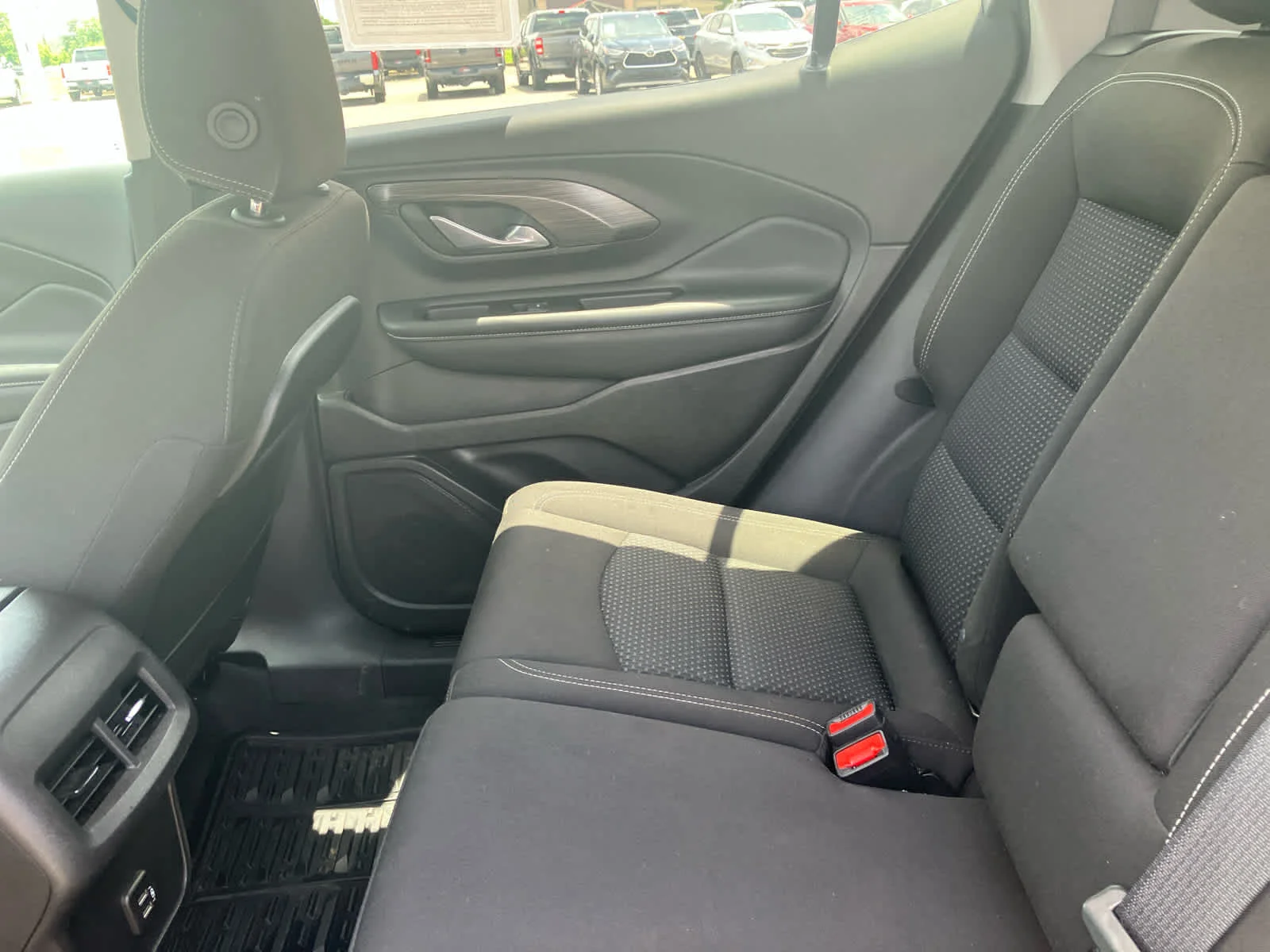 Used 2024 Sterling Metallic GMC SLE image 34