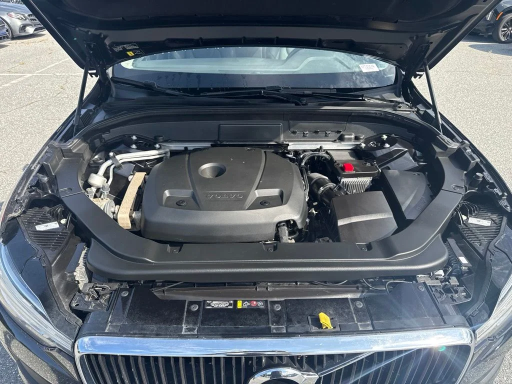 Used 2020 Black Volvo T5 Momentum image 24