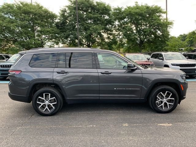 Used 2023 Gray Jeep Limited image 8