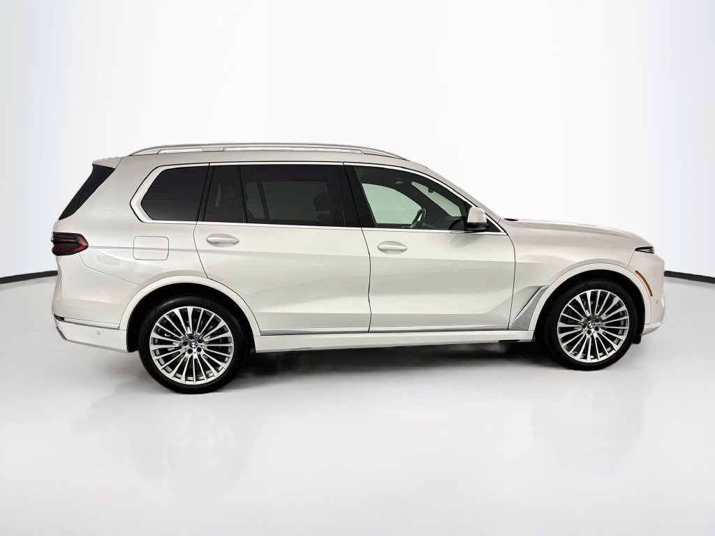 Used 2024 White BMW xDrive40i image 4