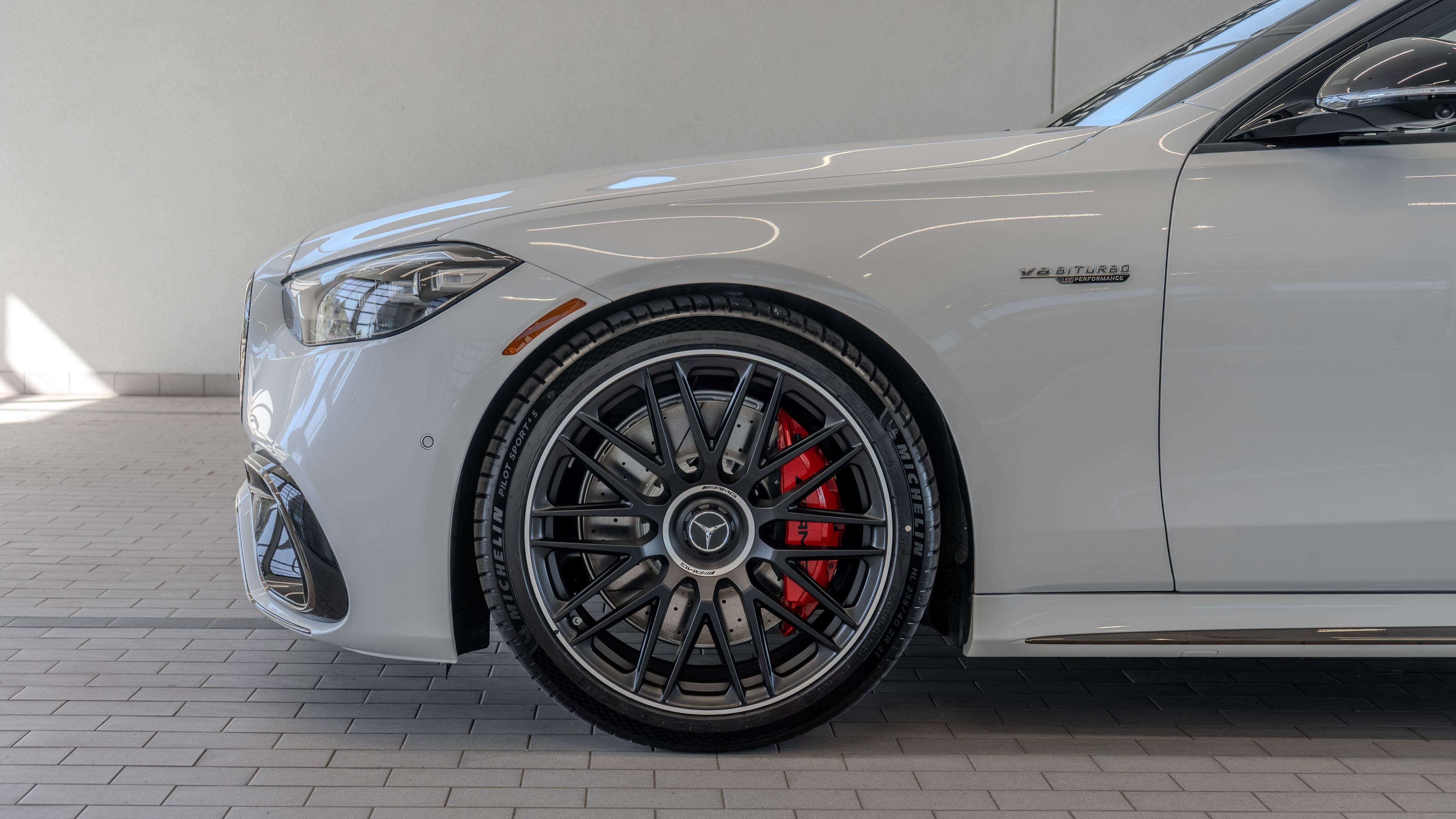 New 2026 MANUFAKTUR Moonlight White Metallic Mercedes-Benz S 63 E AMG® image 40