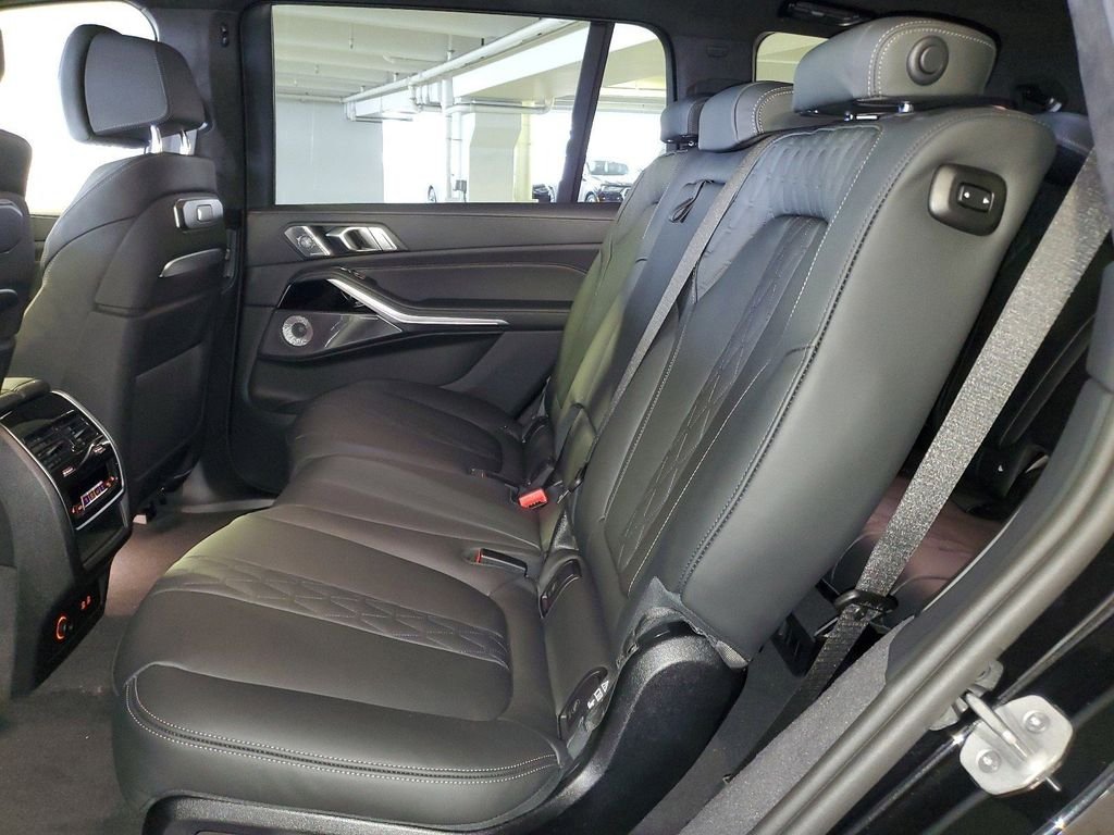 2025 BMW X7 ALPINA XB7 - Photo 11