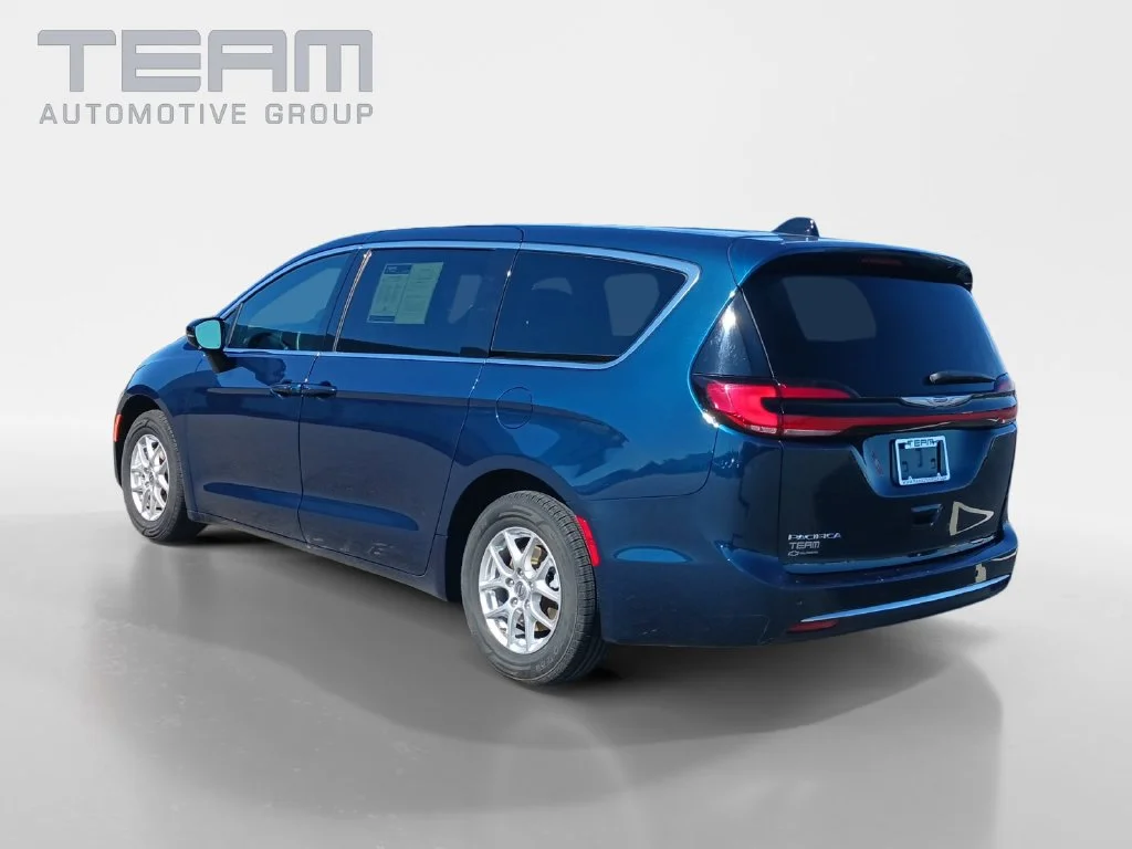 Used 2025 Blue Chrysler Select image 5