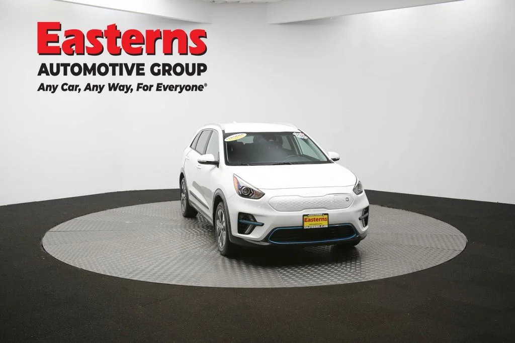 Used 2022 White Kia EX image 53