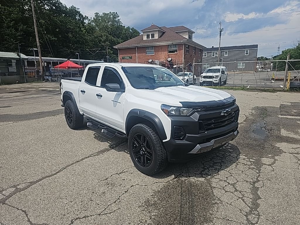 2024 Chevrolet Colorado Trail Boss photo 3