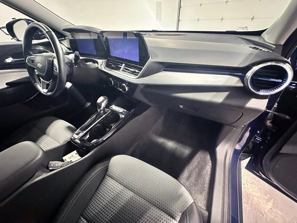 Used 2024 Blue Glow Metallic Chevrolet LT image 27