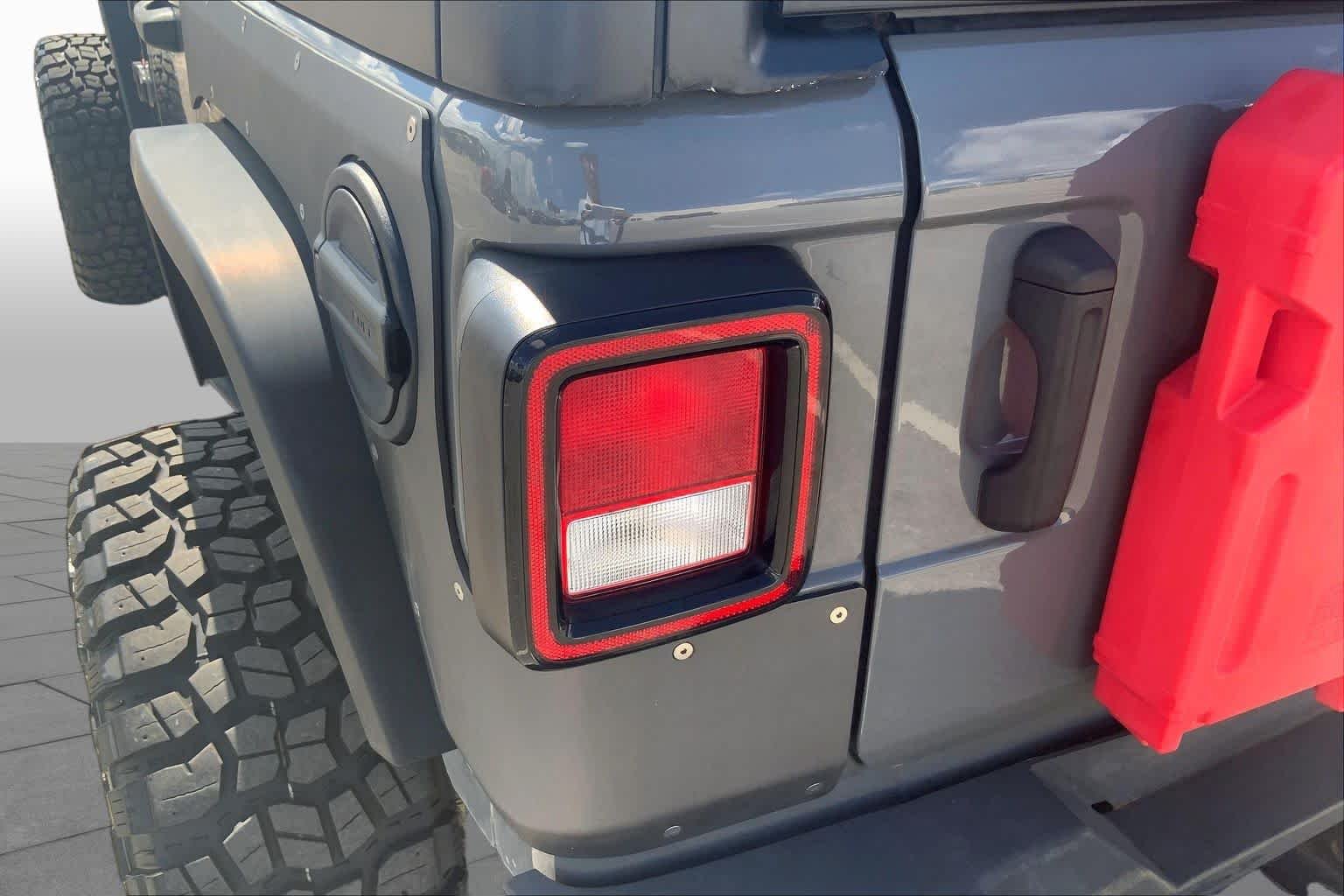 Used 2021 Sting-Gray Clearcoat Jeep Unlimited Rubicon image 29