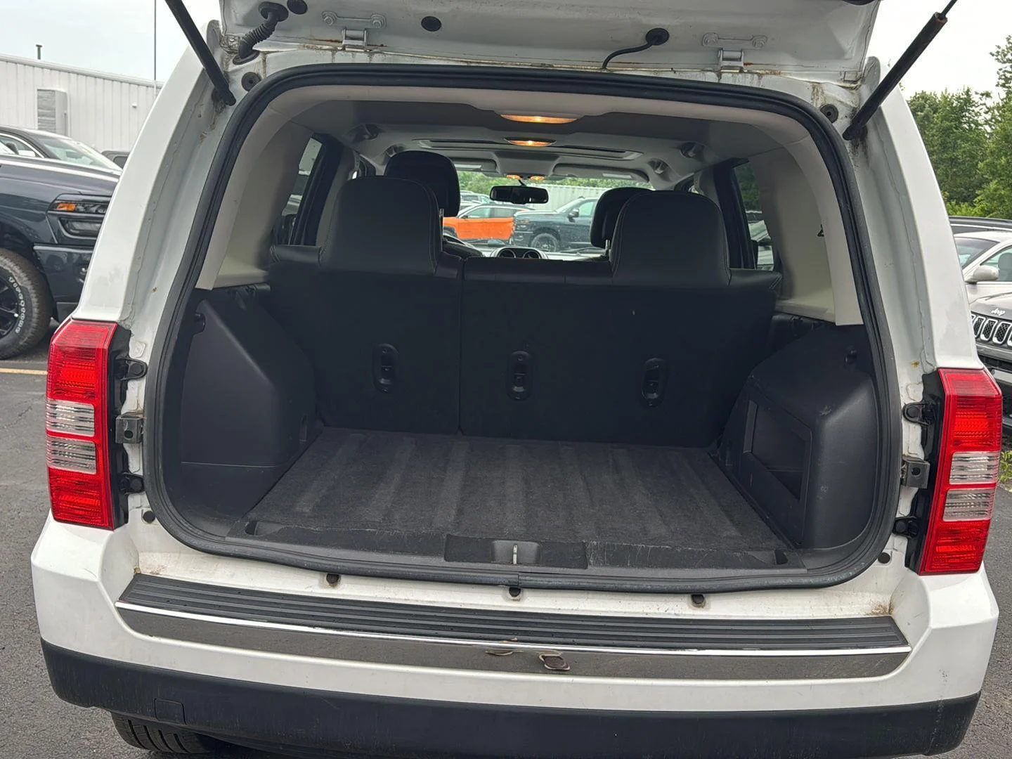 Used 2016 Bright White Clearcoat Jeep High Altitude Edition image 13