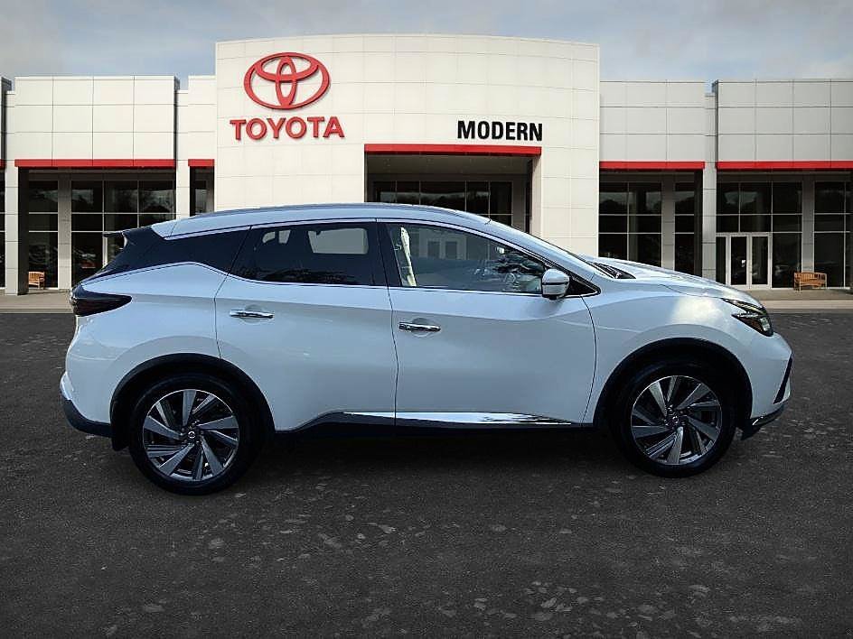 Used 2019 Pearl White Tricoat Nissan SL image 4