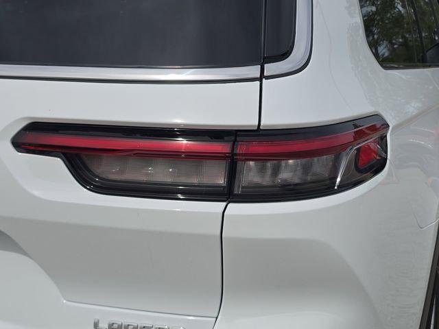 New 2026 Bright White Clear-Coat Exterior Paint Jeep Laredo image 8