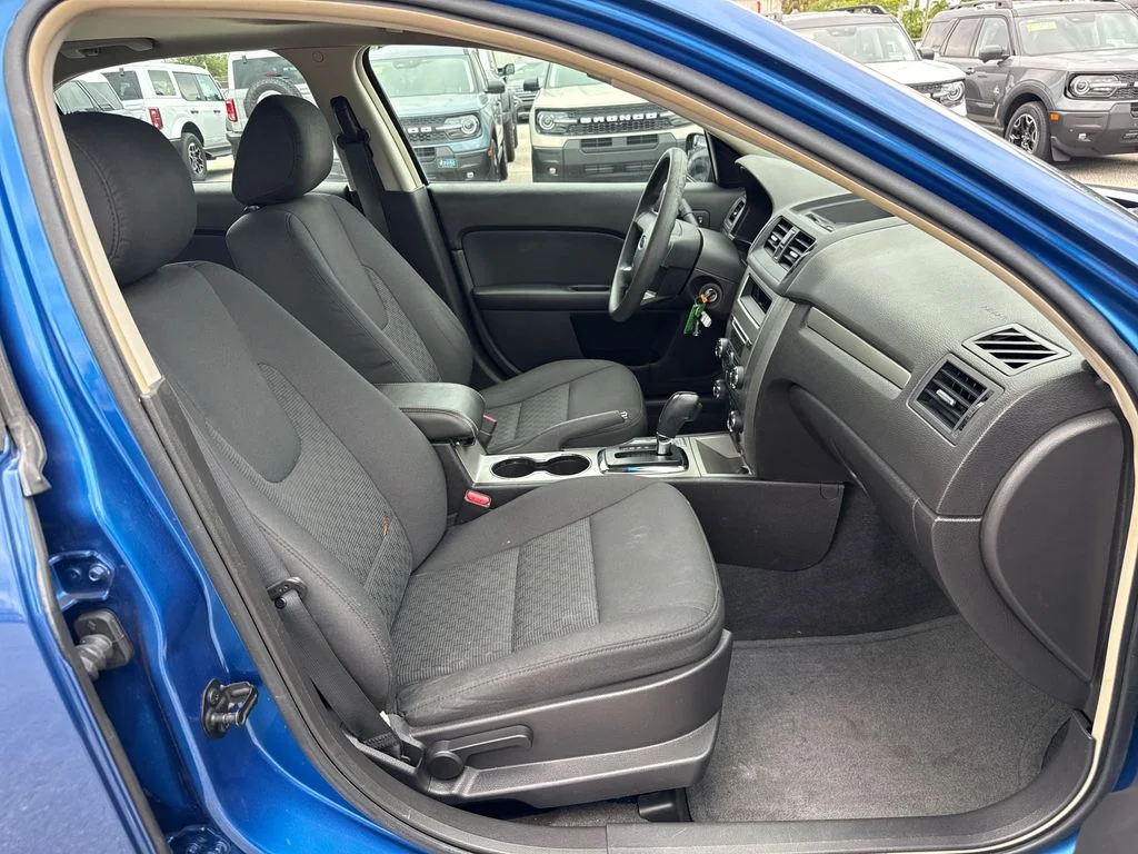 Used 2012 Blue Ford SE image 24