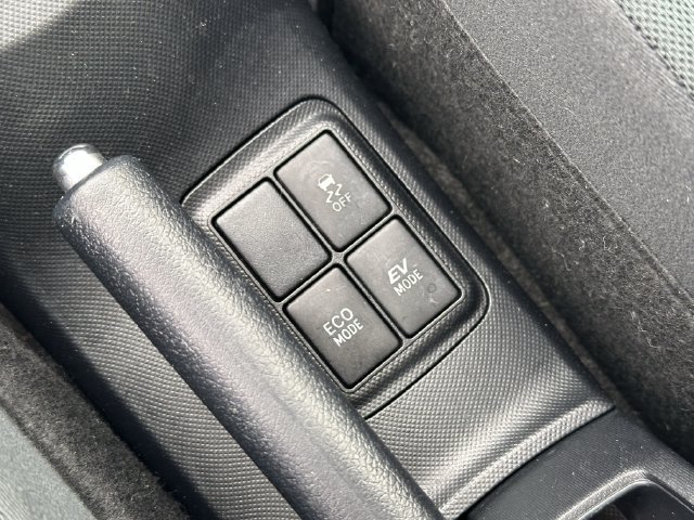 Used 2015 Silver Toyota Three image 20