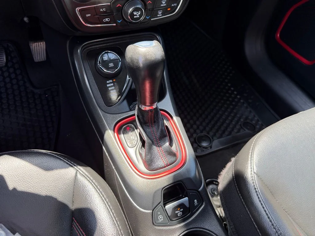 Used 2020 Billet Silver Metallic Clearcoat Jeep Trailhawk image 24