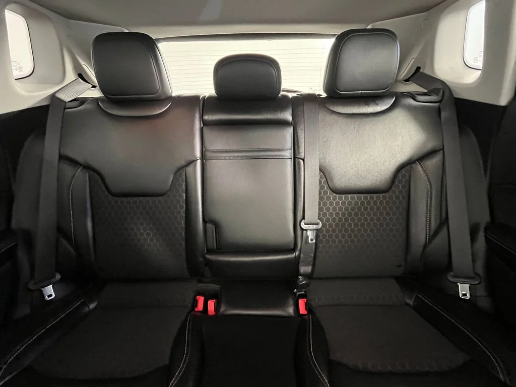 Used 2020 White Jeep Latitude image 21