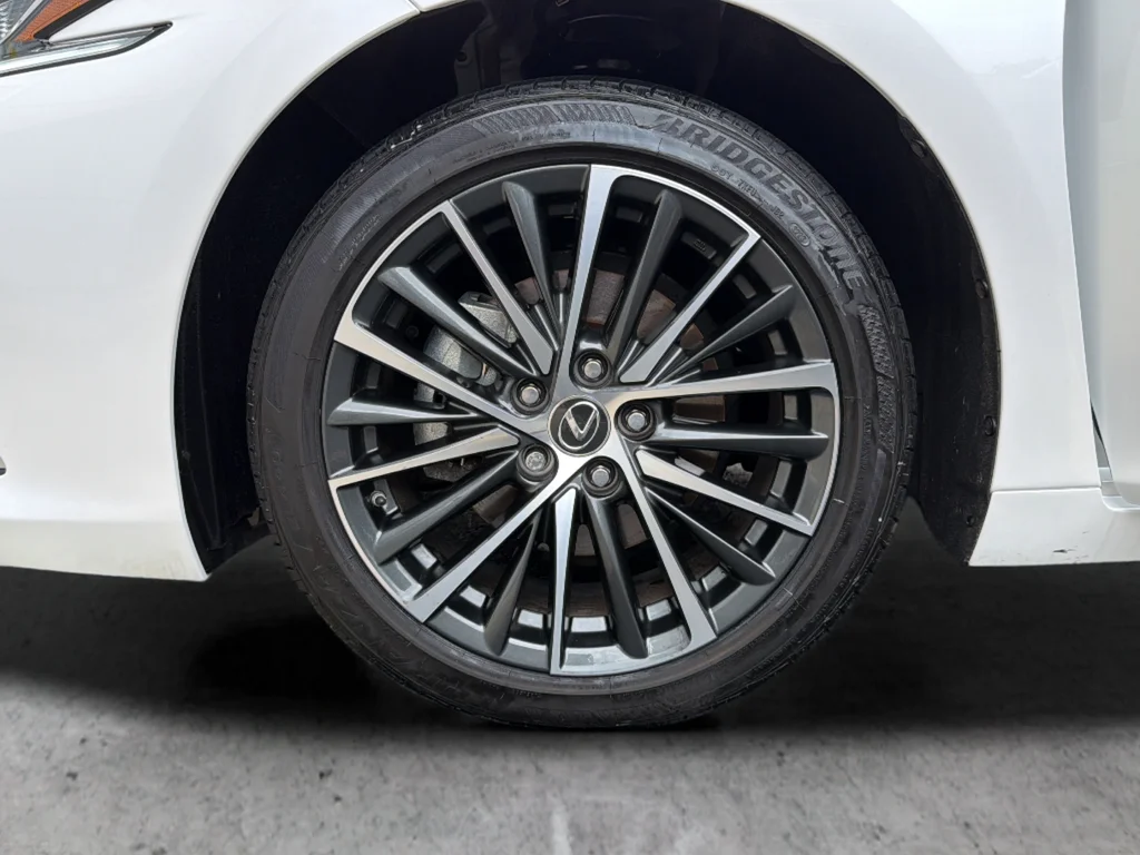 Used 2024 White Lexus 350 image 43