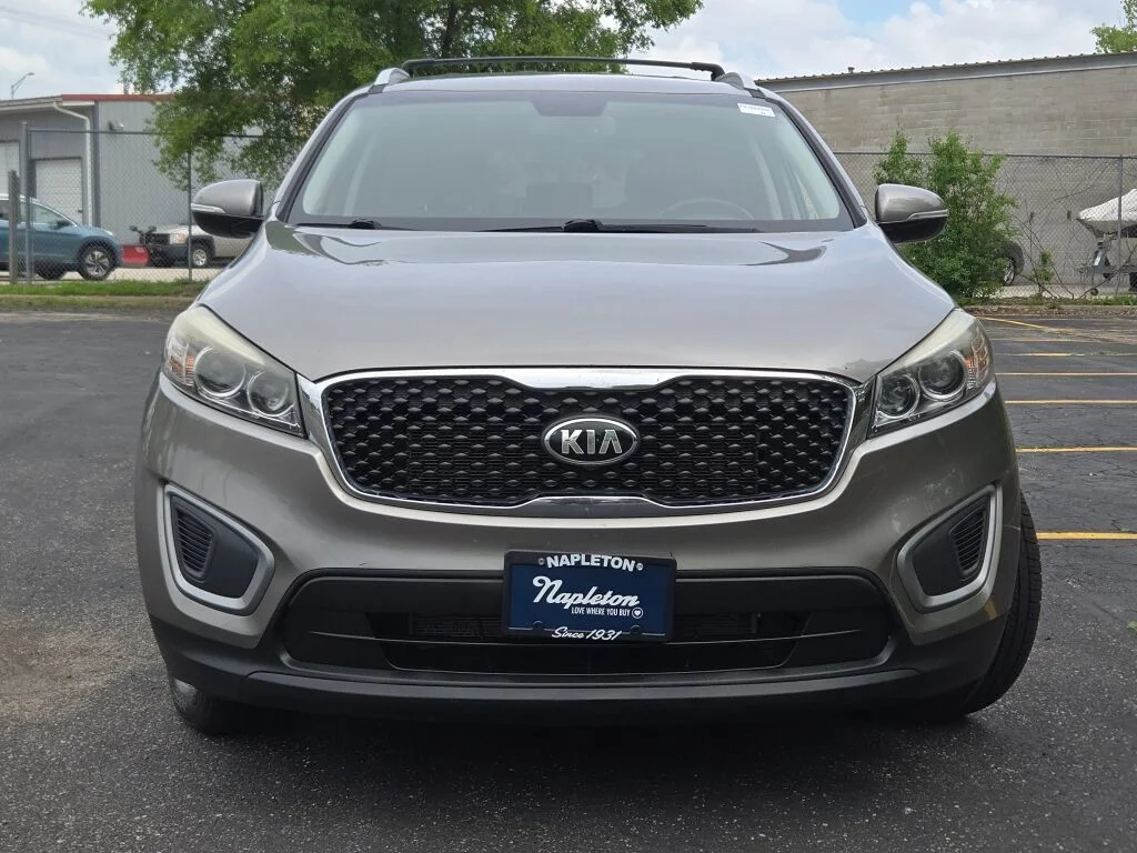Used 2016 Silver Kia LX image 4