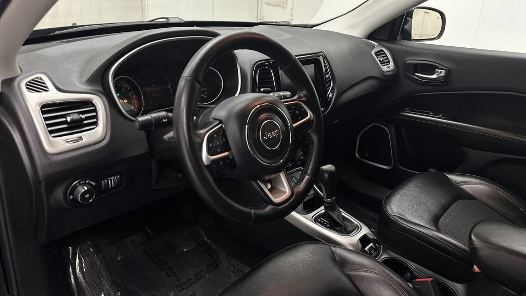 Used 2019 Black Jeep Latitude image 17