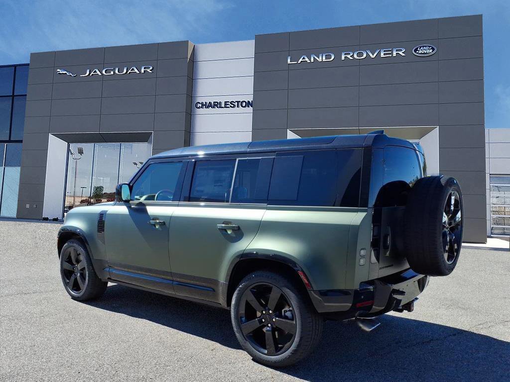 2026 Land Rover Defender 110 X-Dynamic SE photo 3