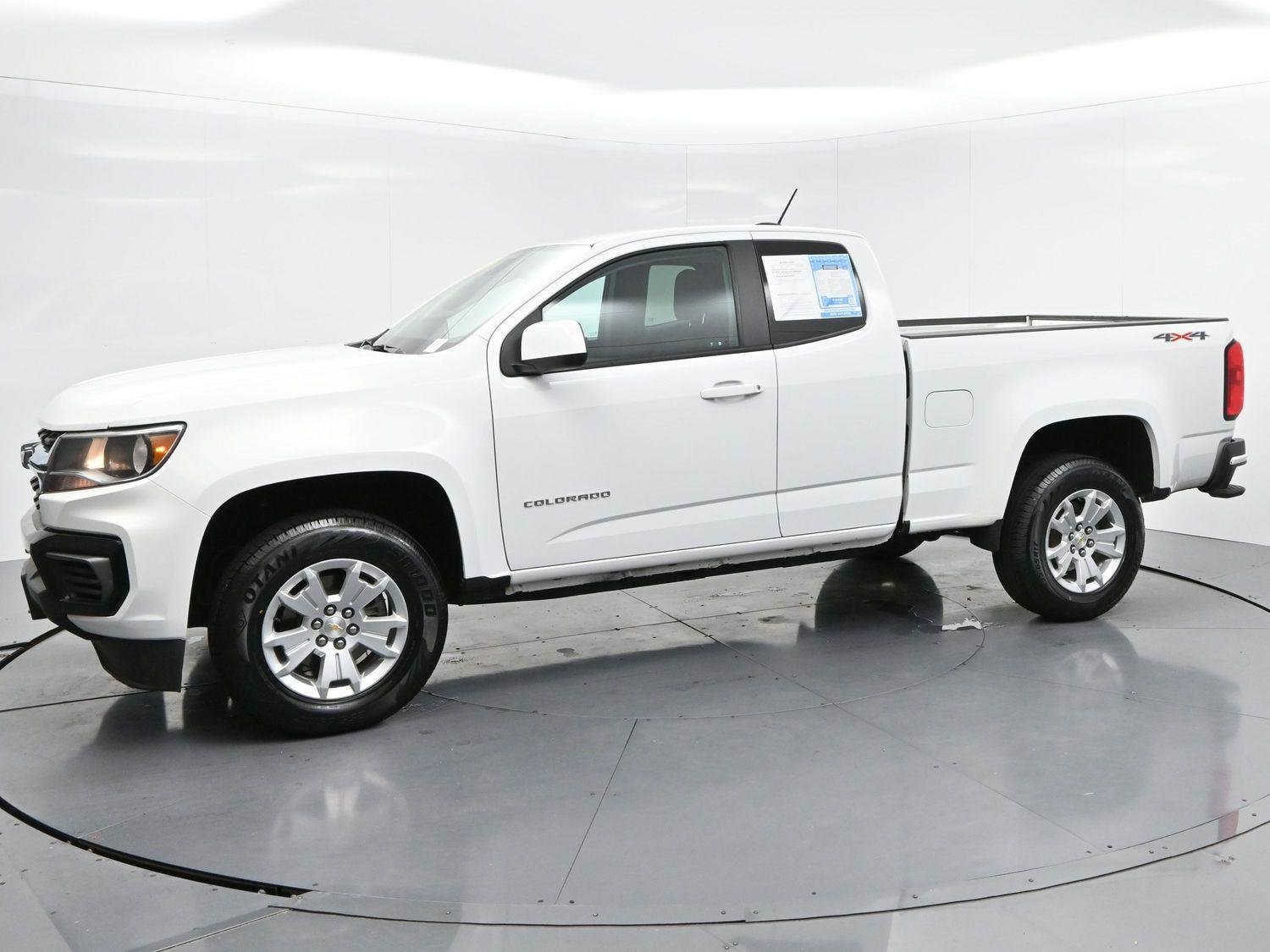 Used 2022 Summit White Chevrolet 4WD LT image 3