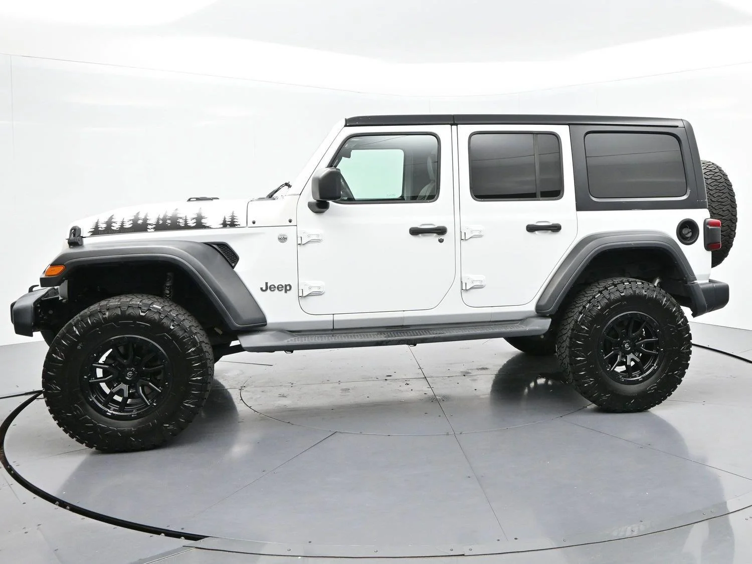 Used 2020 Bright White Clearcoat Jeep Sport S image 4