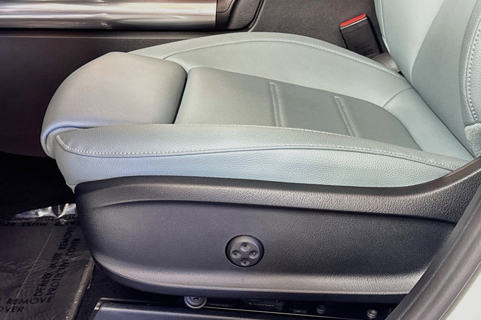 Certified Used 2026 Polar White Mercedes-Benz GLA 250 image 18