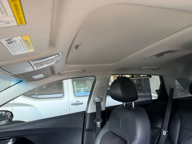 Used 2017 Black Kia Touring image 11