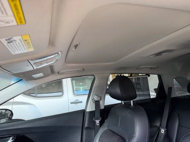 Used 2017 Black Kia Touring image 11