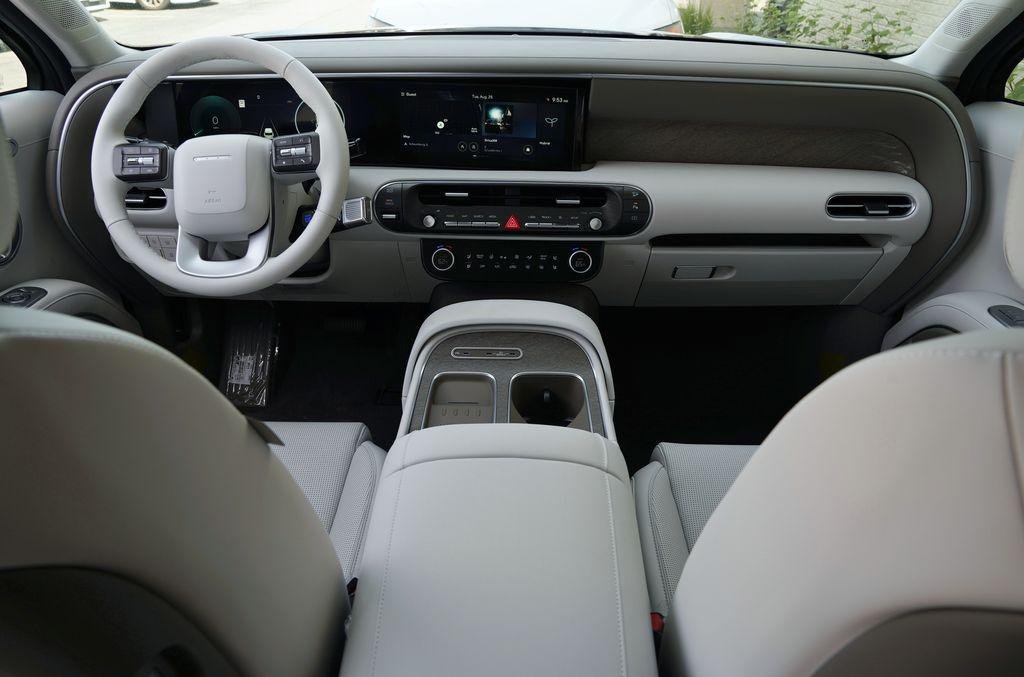 New 2026 Ecotronic Gray Pearl Hyundai SEL Premium image 8