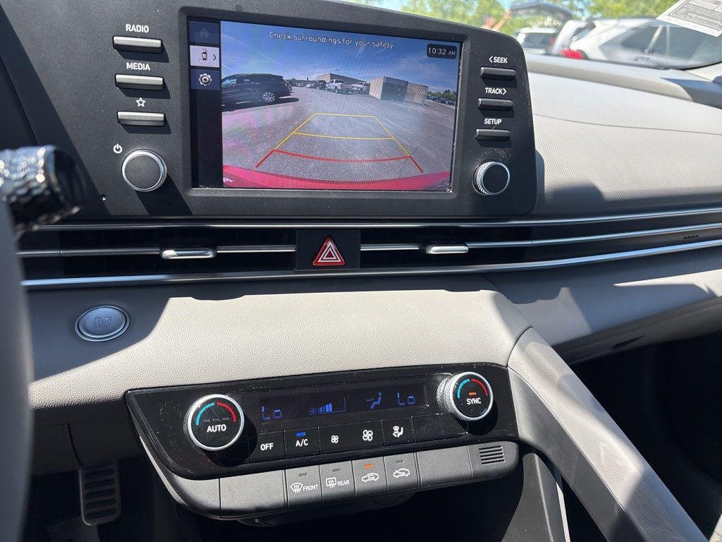 2025 Hyundai Elantra SEL - Photo 28