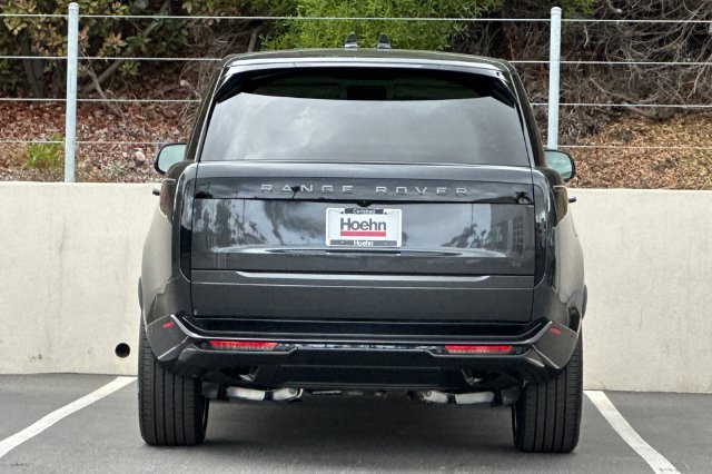 New 2026 Carpathian Grey Land Rover SE image 4
