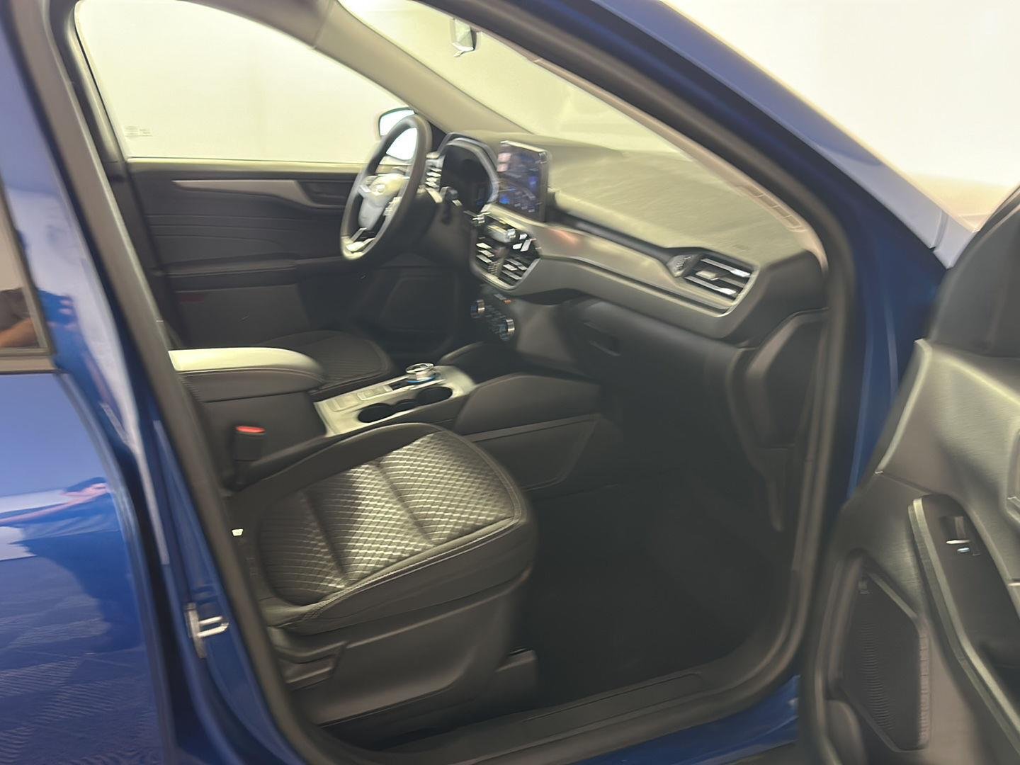 Used 2023 Atlas Blue Ford Active image 23