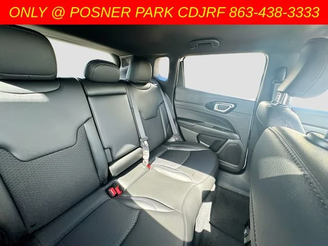 New 2026 Bright White Clear-Coat Exterior Paint Jeep Latitude image 27