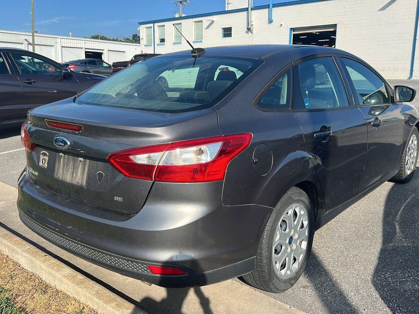 Used 2012 Sterling Gray Metallic Ford SE image 5