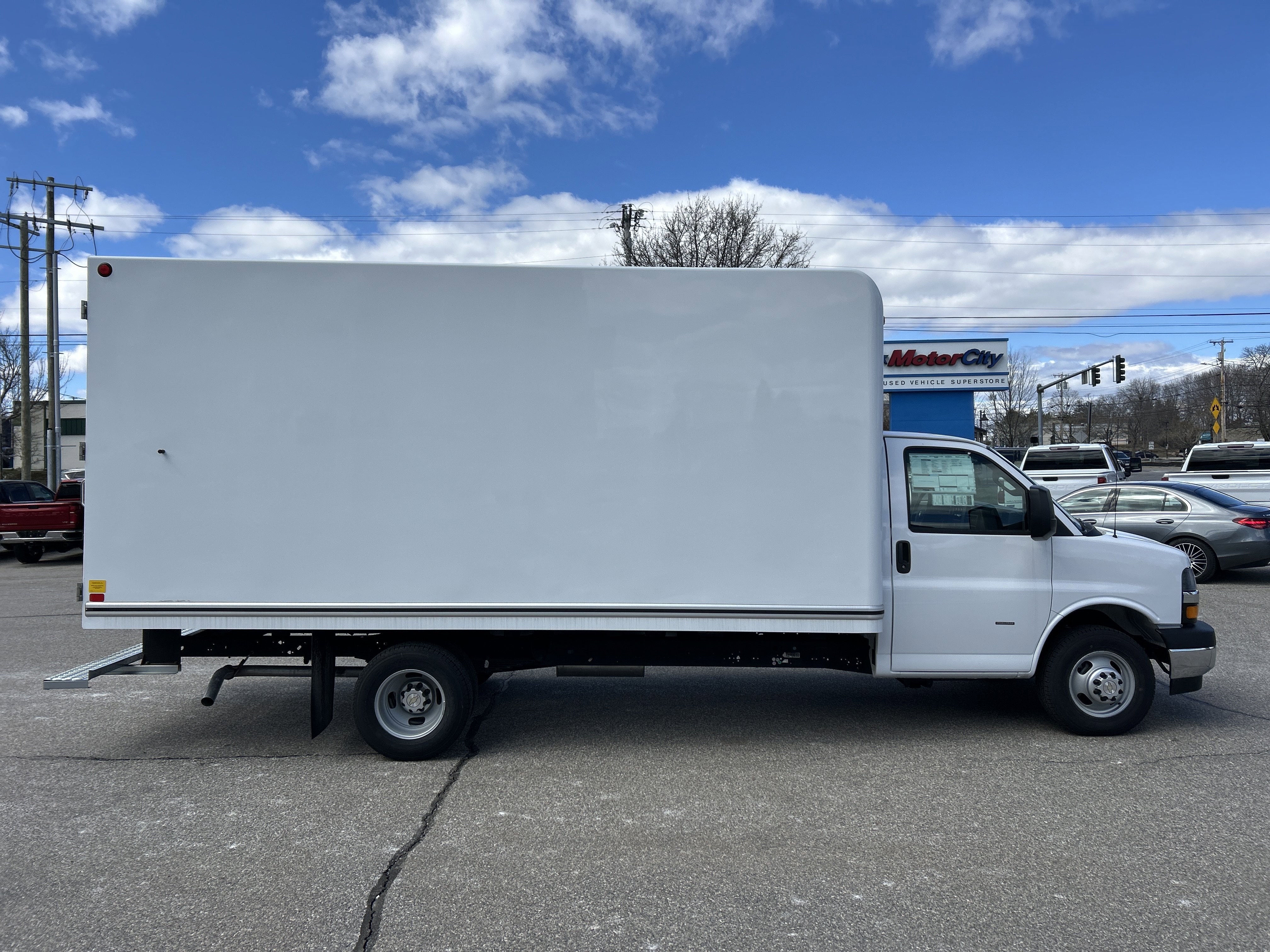 New 2025 Summit White Chevrolet 1WT image 7