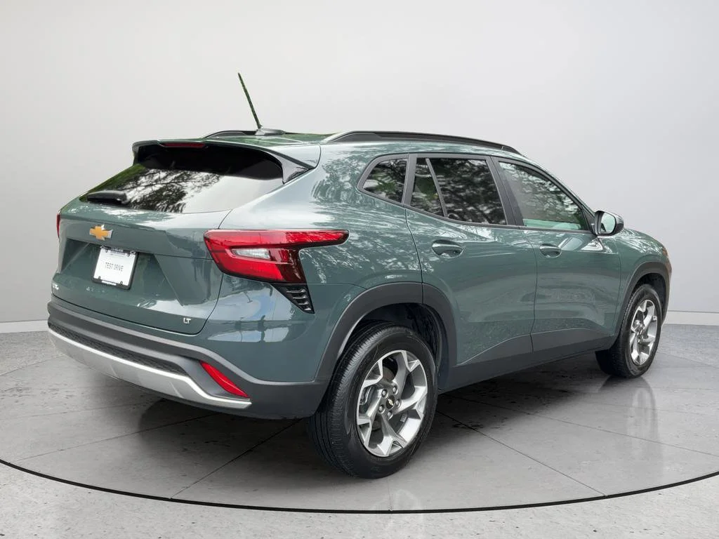 2025 Chevrolet Trax LT - Photo 7