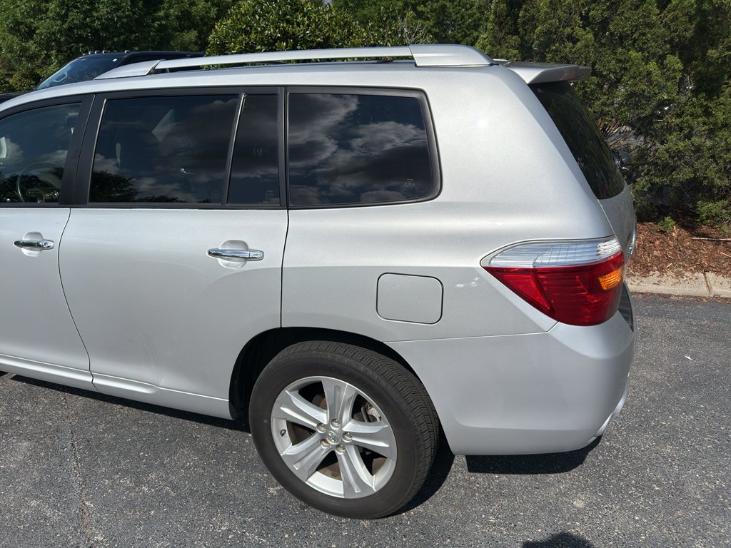 Used 2008 CLASSIC SILVER METALLIC Toyota Limited image 3