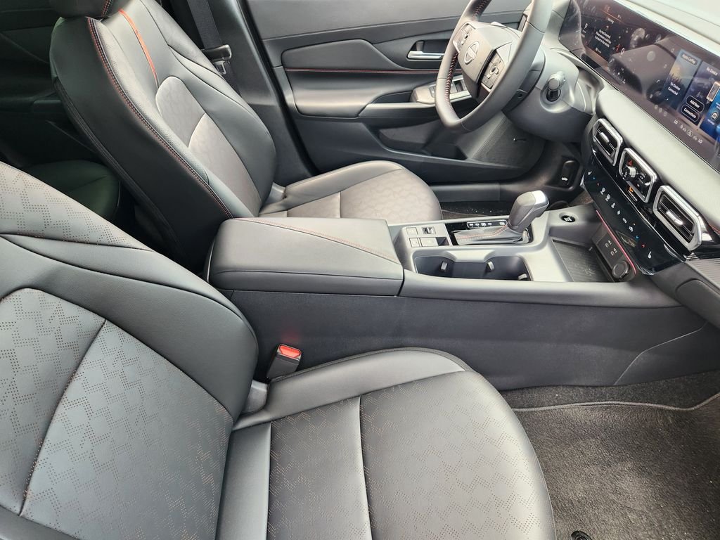 New 2026 Bluestone Pearl / Super Black Two-tone Nissan SR image 13