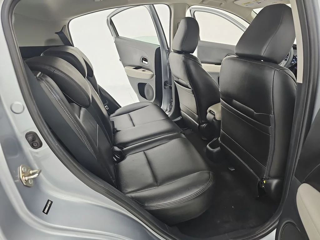 Used 2018 Silver Honda LX image 13