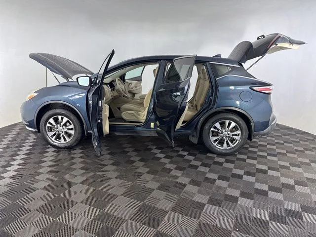 Used 2017 Blue Nissan S image 9