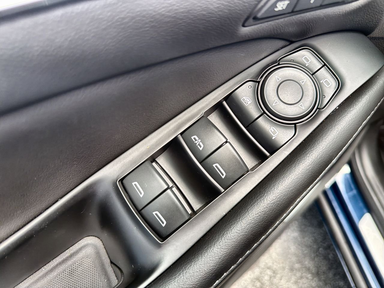 Used 2023 Emperor Blue Metallic Buick Avenir image 19