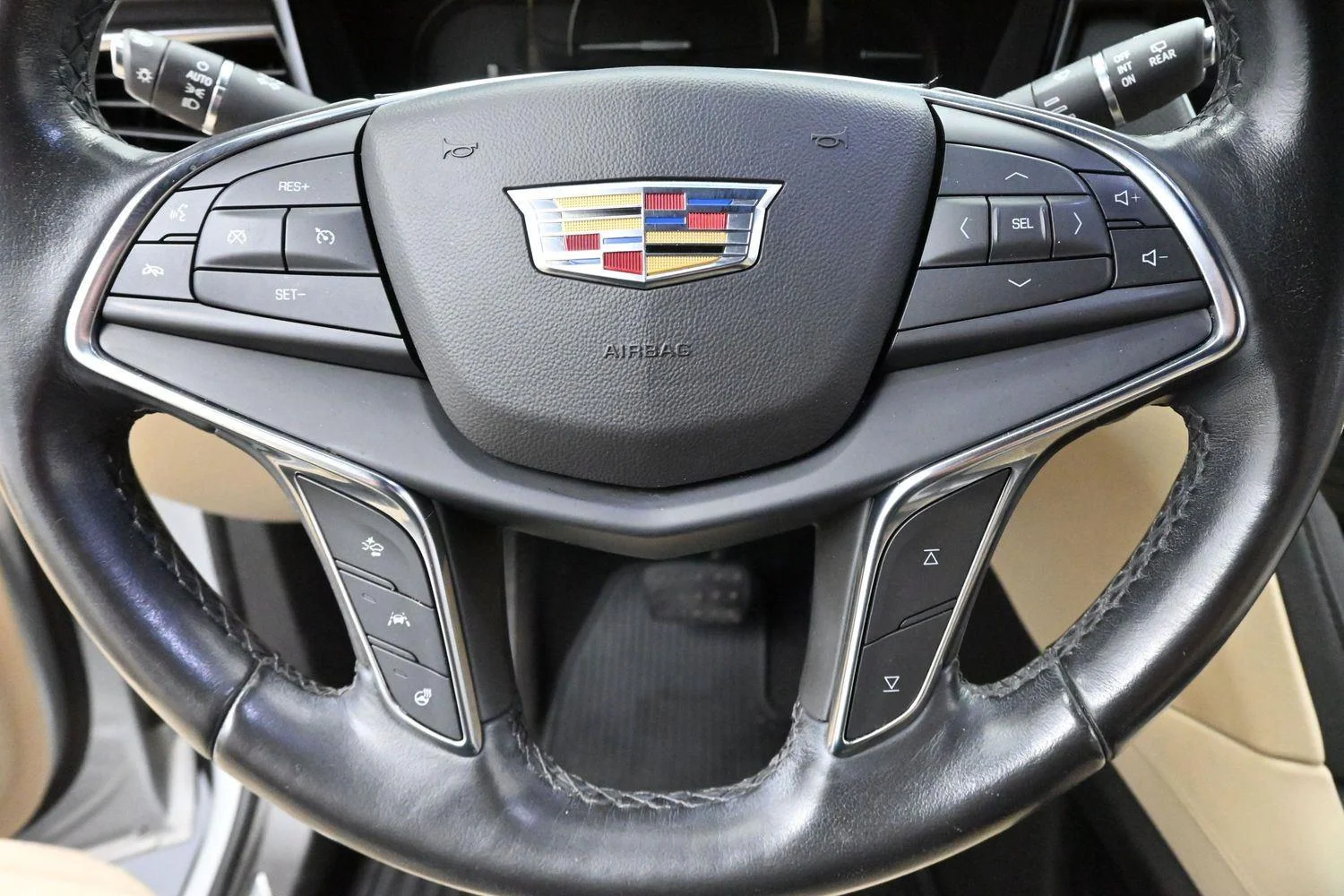 Used 2019 RADIANT SILVER METALLIC Cadillac Luxury FWD image 18