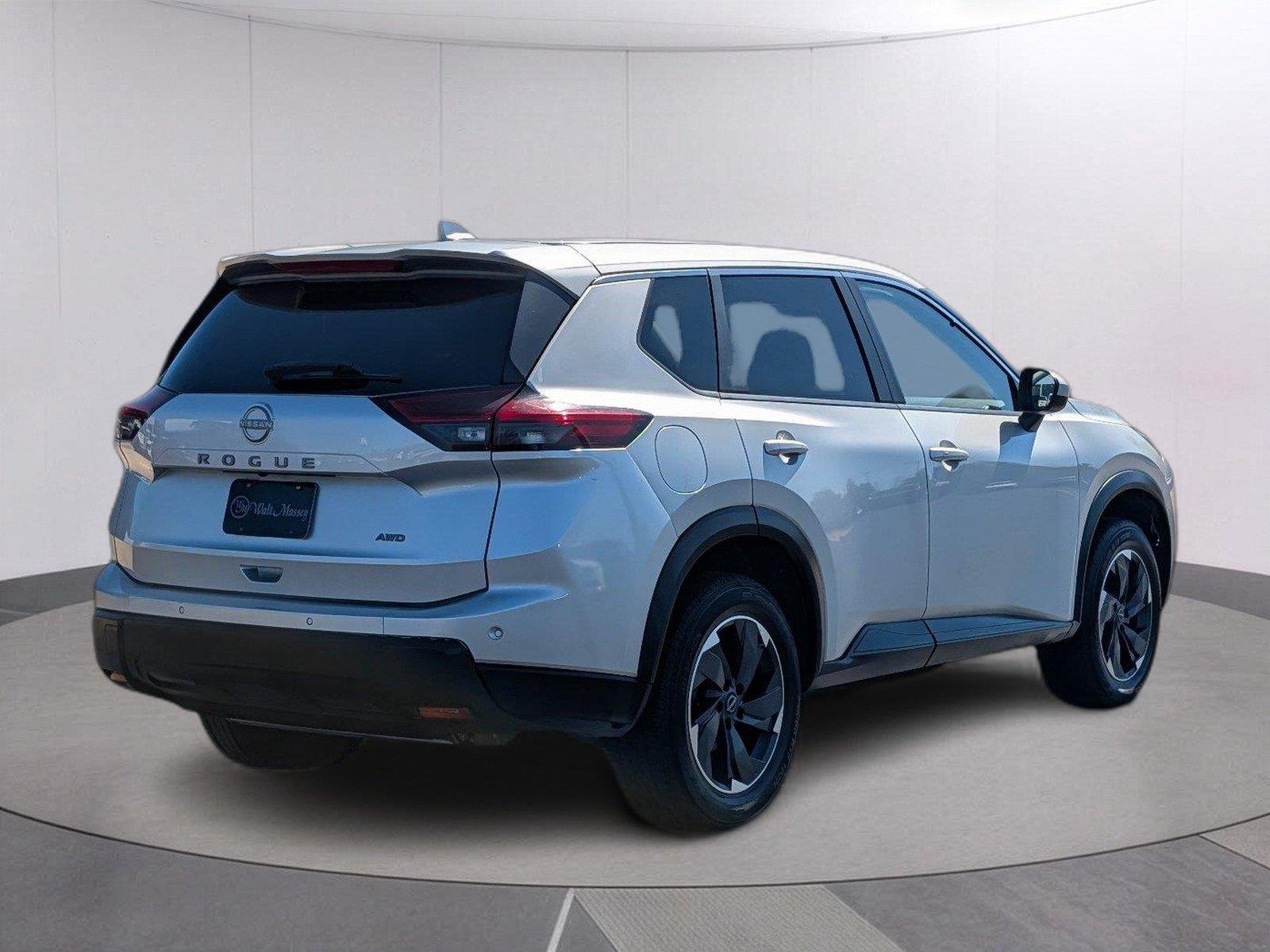 Used 2025 Brilliant Silver Metallic Nissan SV image 5