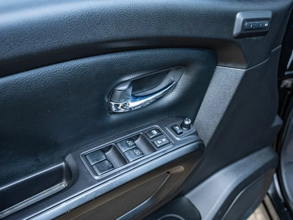 Used 2022 Super Black Nissan PRO-4X image 18