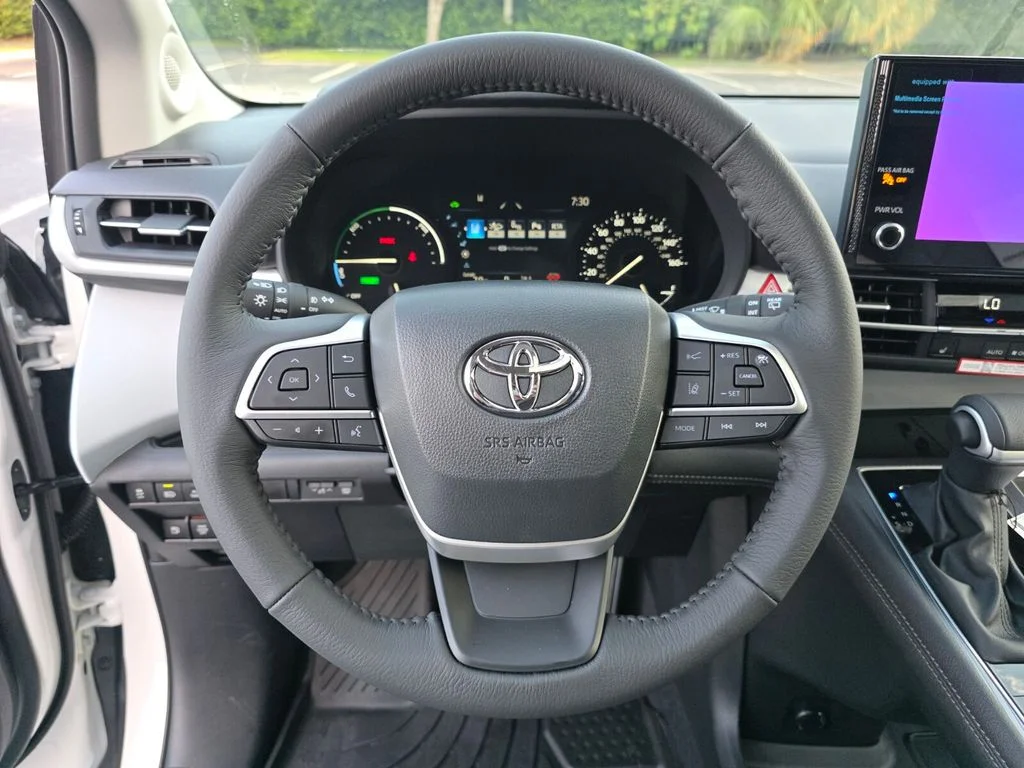 New 2026 Wind Chill Pearl <sup>1</sup> Toyota  XLE image 30