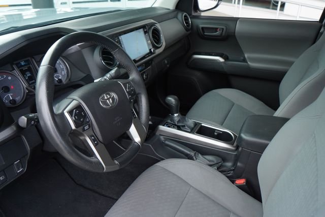 Used 2021  Toyota SR5 image 2