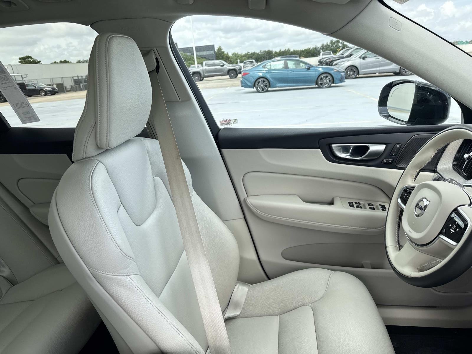 Used 2024 Vapour Grey Metallic Volvo Plus Dark Theme image 10