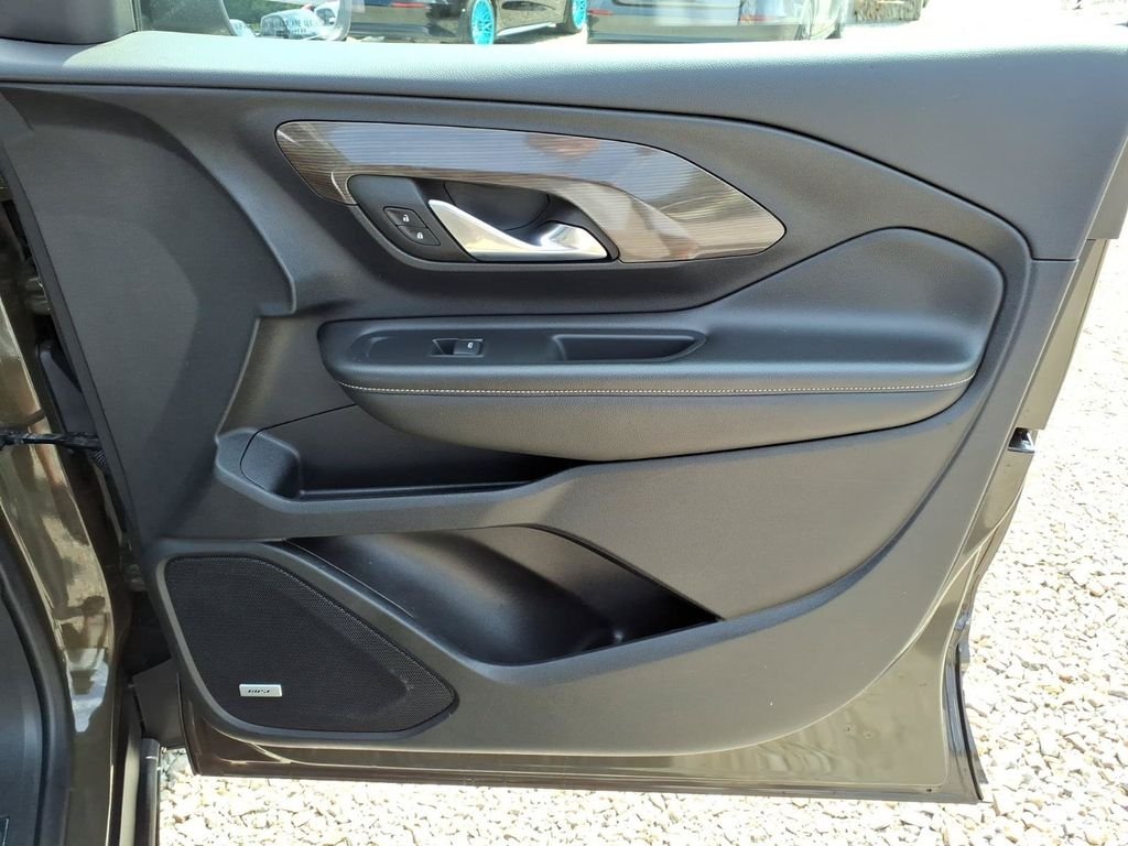 Used 2023 Brown GMC Denali image 23