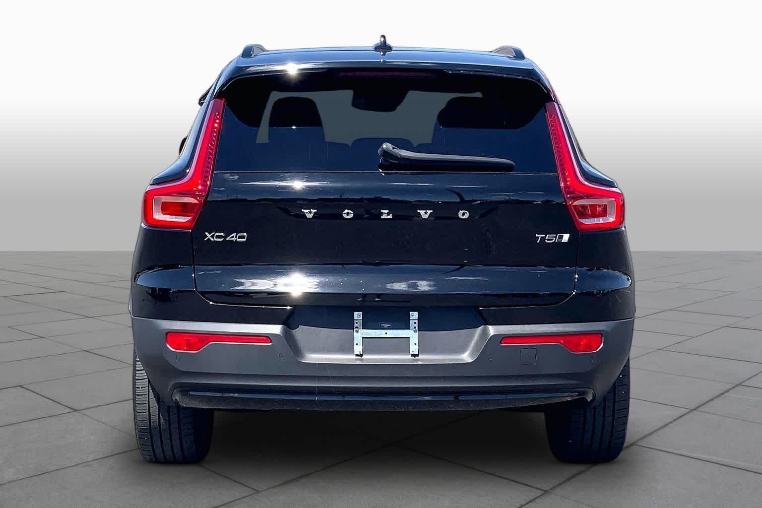 Pre-Owned 2021 Volvo XC40 R-Design