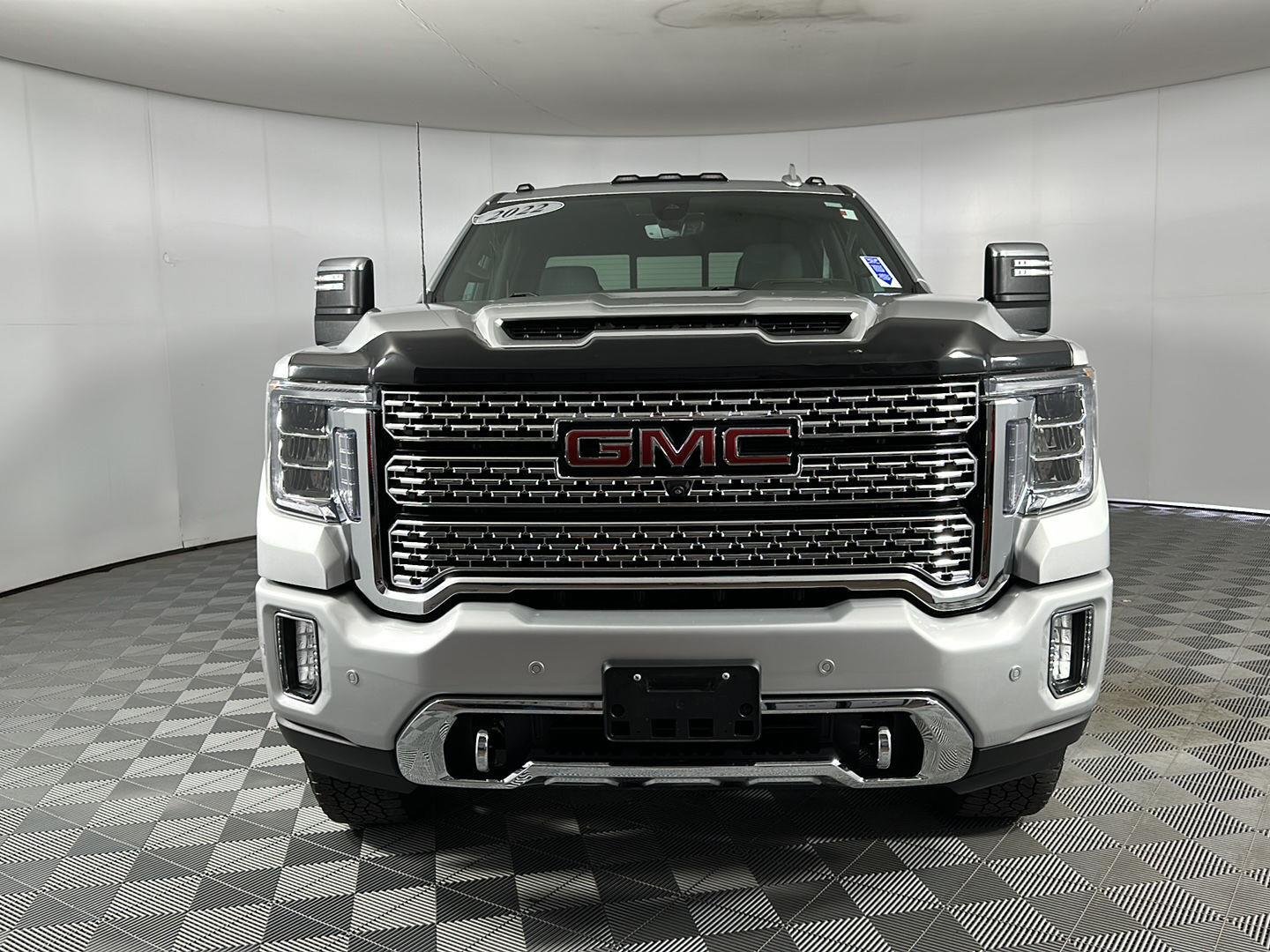 Used 2022 Quicksilver Metallic GMC Denali image 4